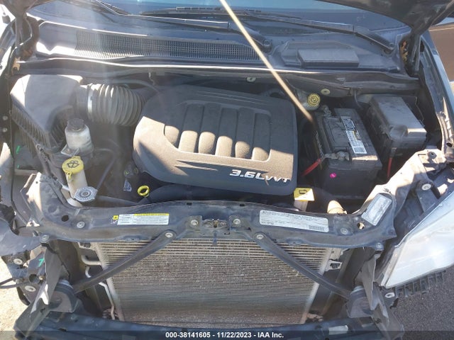 38141605 :رقم المزاد ، 2A4RR5DG3BR720171 vin ، 2011 Chrysler Town & Country Touring مزاد بيع