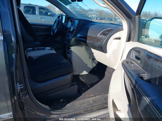38141605 :رقم المزاد ، 2A4RR5DG3BR720171 vin ، 2011 Chrysler Town & Country Touring مزاد بيع