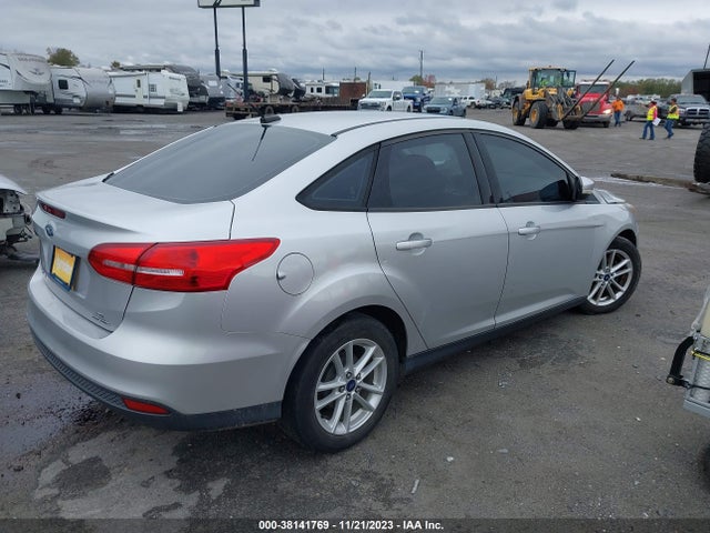 Ford FOCUS SE 2015 1FADP3F2XFL249992 Image 4