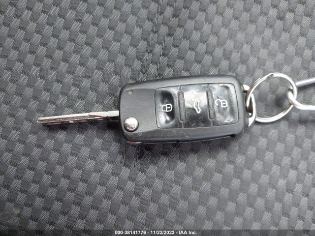 2013 VOLKSWAGEN JETTA 2.0L S VIN: 3VW2K7AJ3DM295212