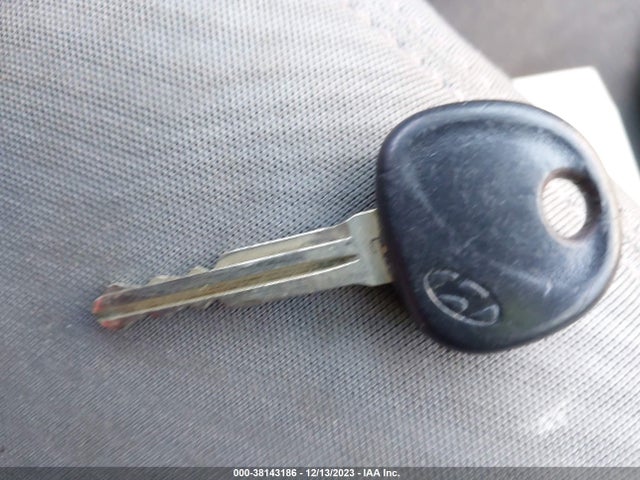 2013 HYUNDAI ELANTRA GLS VIN: 5NPDH4AE7DH274204