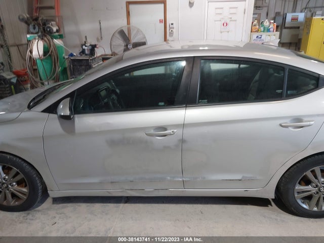 2018 HYUNDAI ELANTRA SEL VIN: 5NPD84LF5JH320193