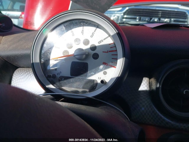 2010 MINI COOPER S CLUBMAN WMWMM3C52ATZ33314 Photo 6