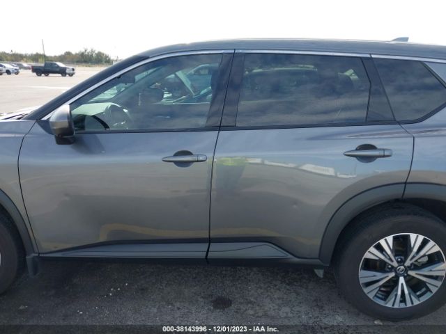 5N1AT3BA7MC747646 Nissan Rogue Sv Fwd