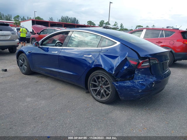 2019 TESLA MODEL 3 5YJ3E1EB6KF387740 Photo 2