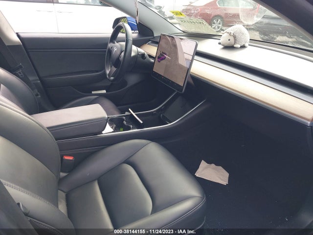 2019 TESLA MODEL 3 5YJ3E1EB6KF387740 Photo 4