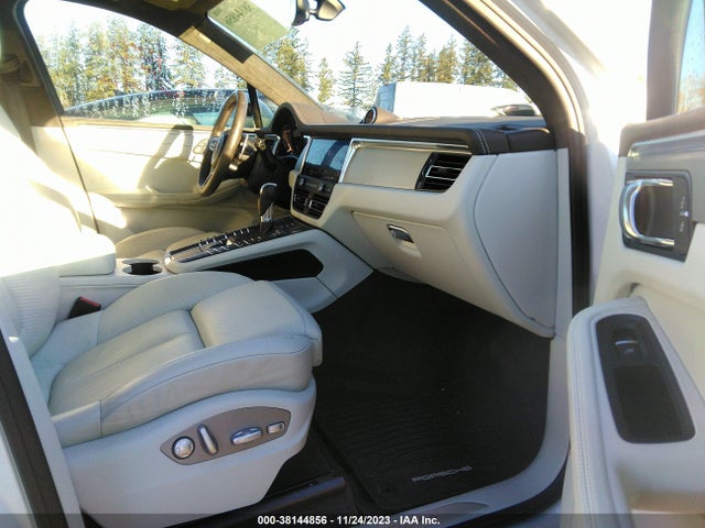 2020 PORSCHE MACAN WP1AF2A5XLLB60106 Photo 4
