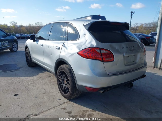 2011 PORSCHE CAYENNE WP1AB2A20BLA43540 Photo 2