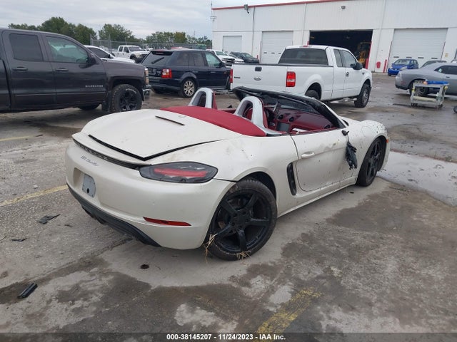 2017 PORSCHE 718 BOXSTER WP0CA2A84HS221711 Photo 3