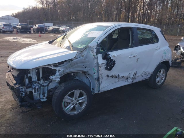Chevrolet TRAX LS 2018 KL7CJNSB8JB570868 Image 2