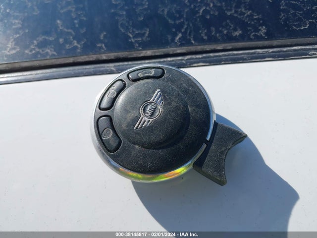 2010 MINI COOPER S WMWMF7C58ATX42059 Photo 10
