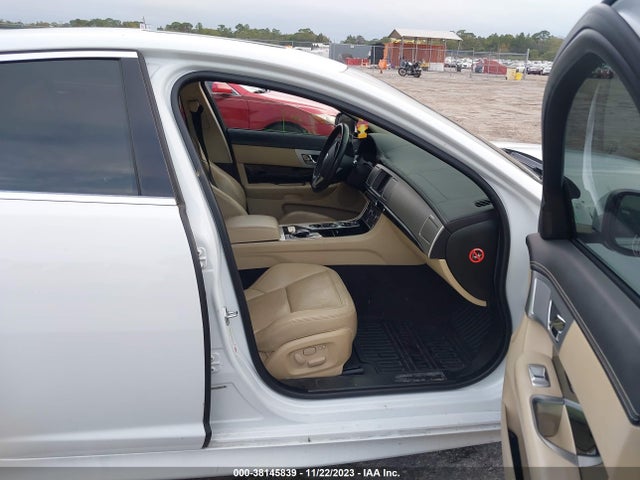 2012 JAGUAR XF SAJWA0HB2CLS55007 Photo 4