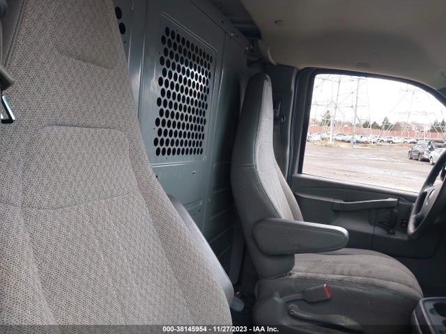 GMC Savana 2500 Work Van 2016 1GTW7AFFXG1902361 Image 5