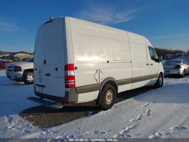 2014 Mercedes-benz Sprinter Cargo Vans მანქანა იყიდება აუქციონზე, vin: WD3PE8DE4E5902806, აუქციონის ნომერი: 38146112