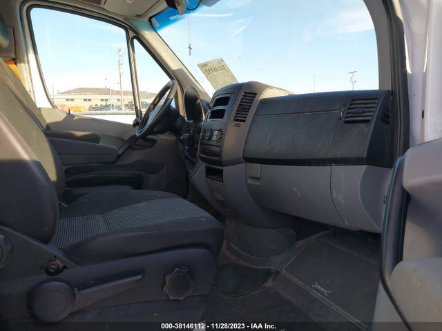 2014 Mercedes-benz Sprinter Cargo Vans მანქანა იყიდება აუქციონზე, vin: WD3PE8DE4E5902806, აუქციონის ნომერი: 38146112