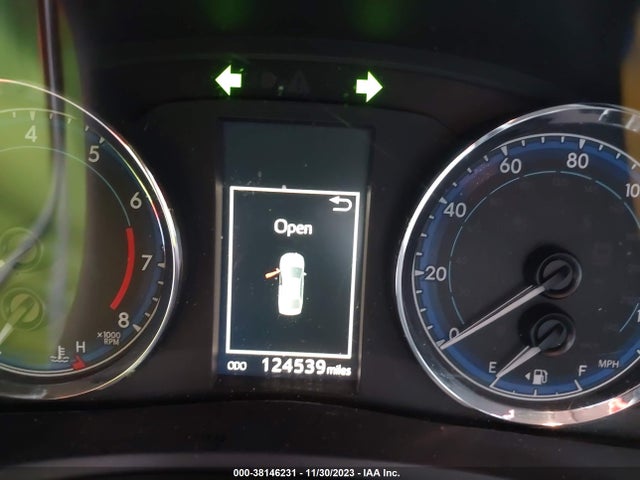 Toyota COROLLA SE 2018 5YFBURHE5JP766153 Image 7