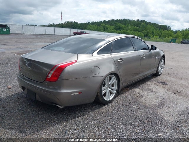 2011 JAGUAR XJ SAJWA2GB8BLV12134 Photo 3