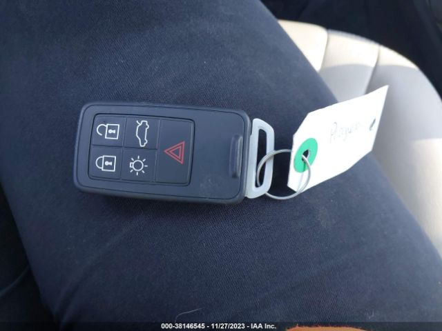 2016 VOLVO XC60 YV449MRM8G2924752 Photo 10