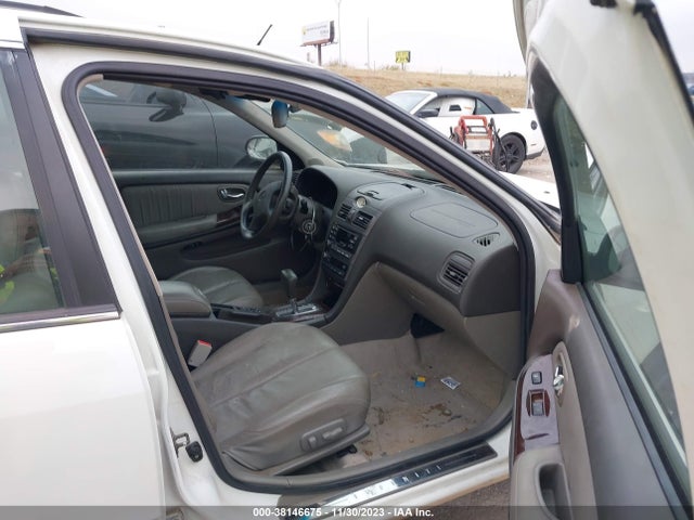 2000 INFINITI I30 TOURING/LUXURY VIN: JNKCA31A9YT112128