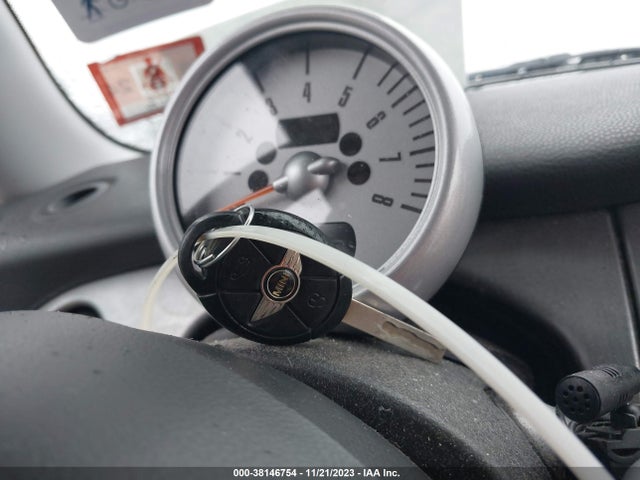 2005 MINI COOPER S WMWRE33415TD90475 Photo 10