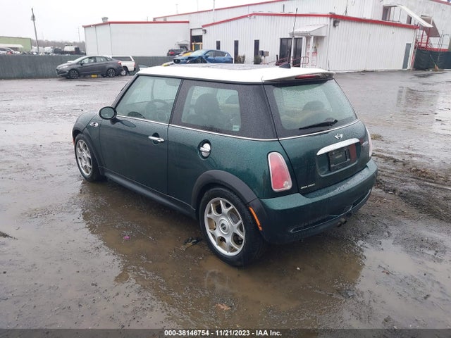 2005 MINI COOPER S WMWRE33415TD90475 Photo 2
