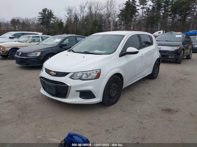 Chevrolet SONIC LT 2018 1G1JG6SH3J4100652 Image 2