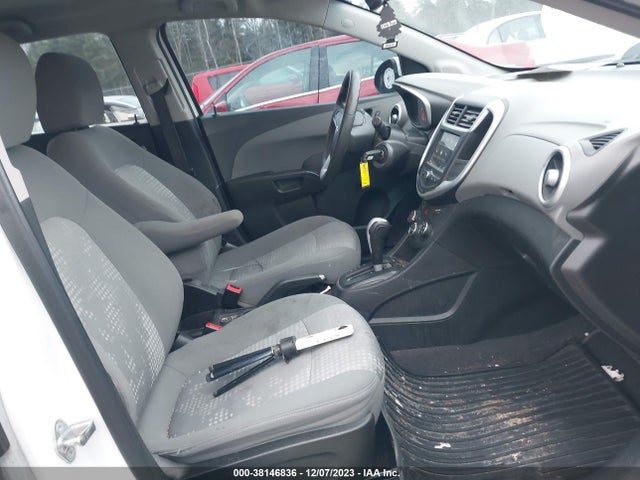 Chevrolet SONIC LT 2018 1G1JG6SH3J4100652 Image 5