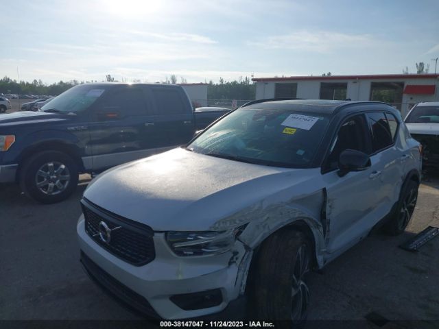 2022 VOLVO XC40 YV4162UM9N2790239 Photo 1