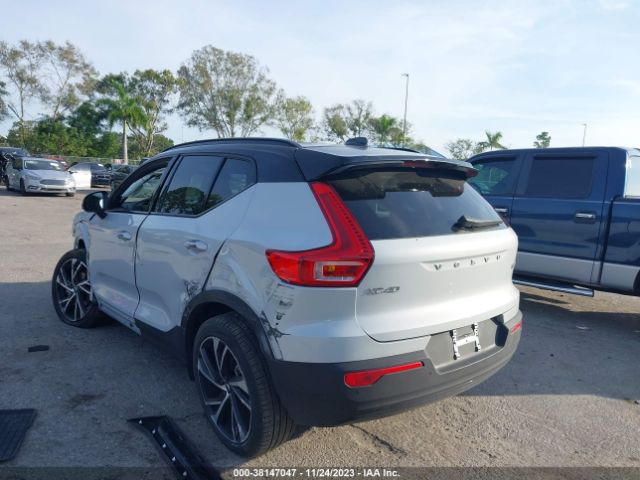 2022 VOLVO XC40 YV4162UM9N2790239 Photo 2
