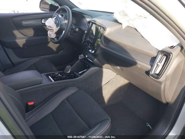 2022 VOLVO XC40 YV4162UM9N2790239 Photo 4