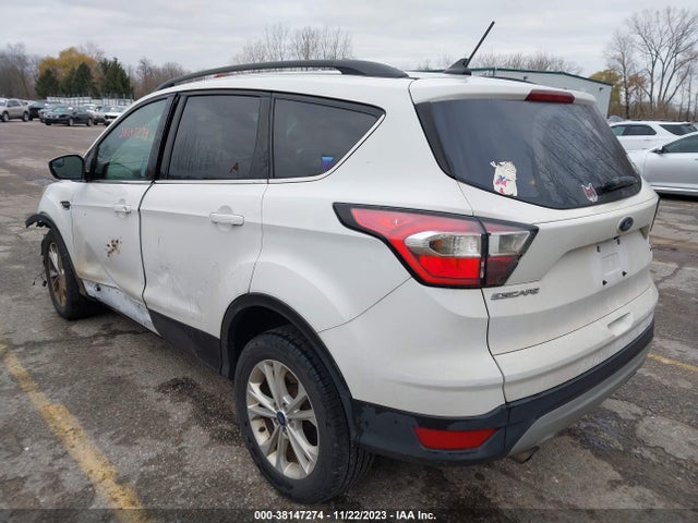 38147274 :رقم المزاد ، 1FMCU0GDXJUA08882 vin ، 2018 Ford Escape Se مزاد بيع