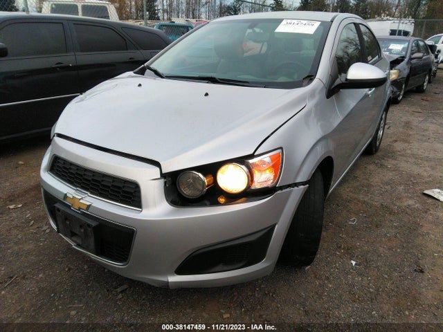 Chevrolet Sonic Ls Auto 2015 1G1JA5SG0F4110002 Image 2