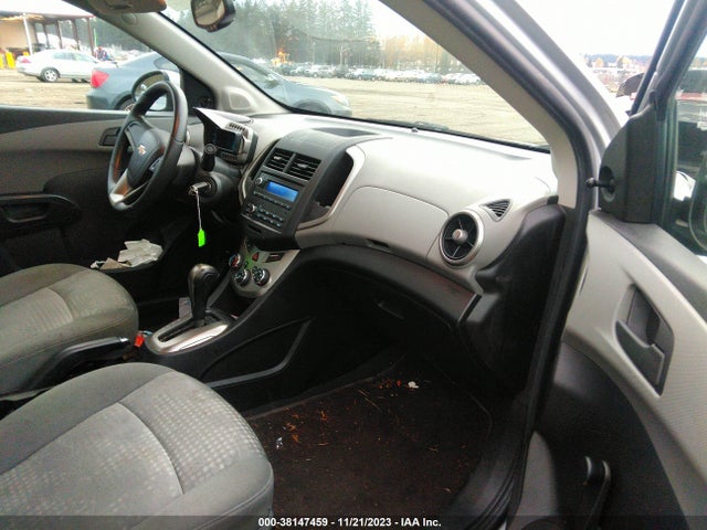 Chevrolet Sonic Ls Auto 2015 1G1JA5SG0F4110002 Image 5