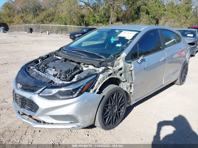 Chevrolet CRUZE LT 2018 3G1BE6SM9JS628896 Image 2