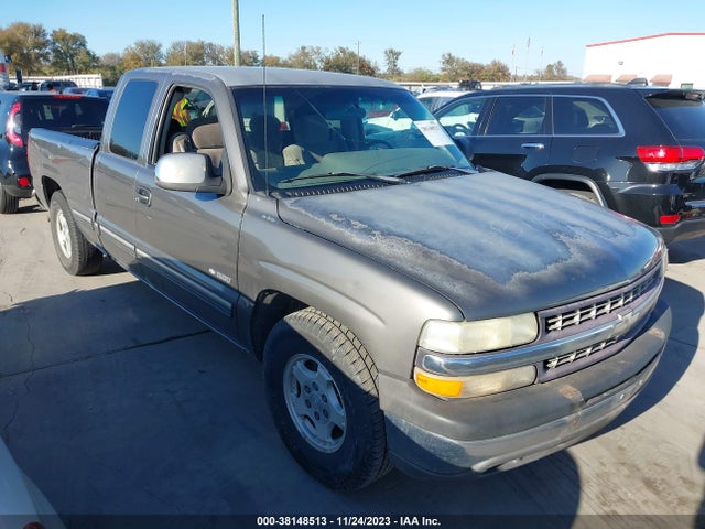 2000 CHEVROLET SILVERADO 1500 LS VIN: 2GCEC19T5Y1126029