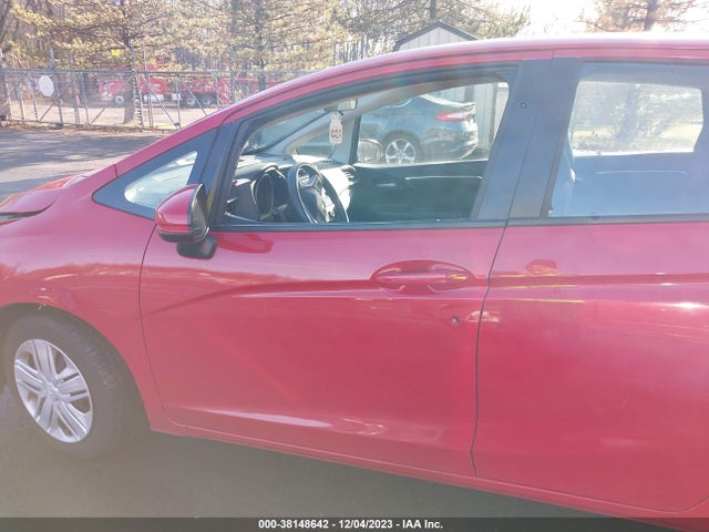 Honda FIT LX 2018 3HGGK5H4XJM735629 Image 15