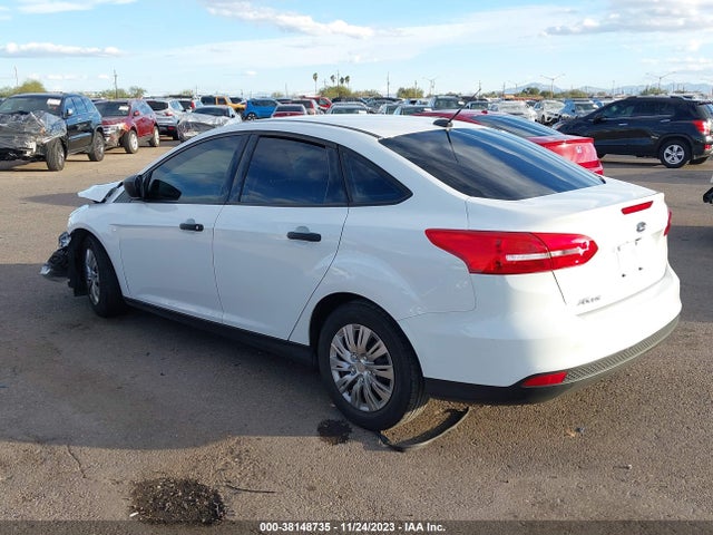 Ford FOCUS S 2017 1FADP3E21HL255068 Image 3