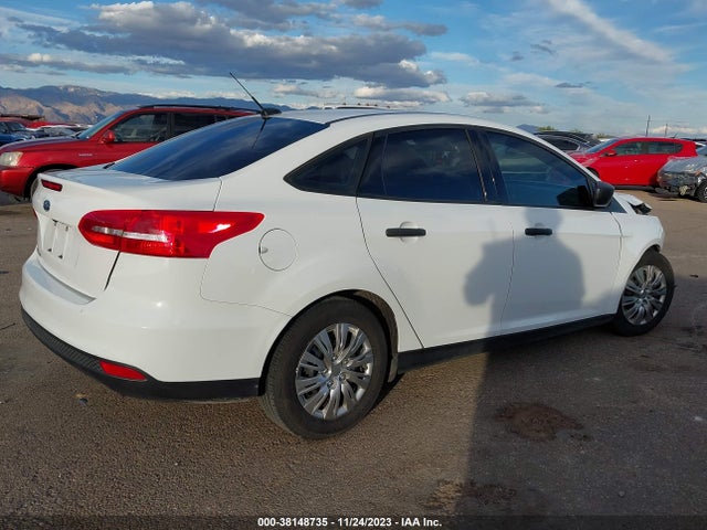 Ford FOCUS S 2017 1FADP3E21HL255068 Image 4