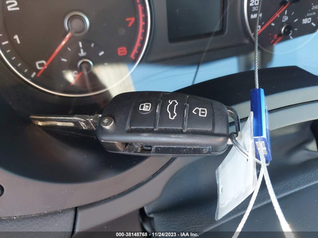 WA1JCCFS8HR002327 Audi Q3 2.0t Premium