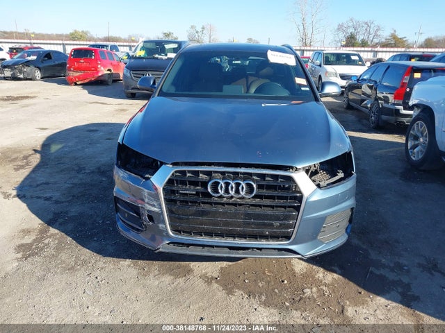 WA1JCCFS8HR002327 Audi Q3 2.0t Premium