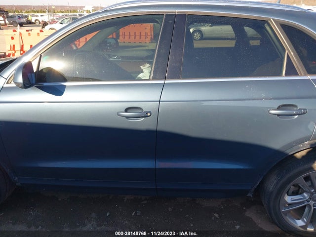 WA1JCCFS8HR002327 Audi Q3 2.0t Premium