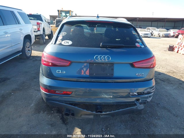 WA1JCCFS8HR002327 Audi Q3 2.0t Premium