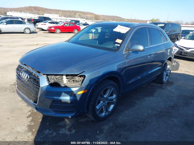 WA1JCCFS8HR002327 Audi Q3 2.0t Premium