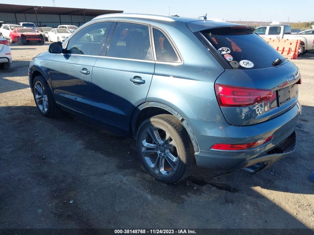 WA1JCCFS8HR002327 Audi Q3 2.0t Premium