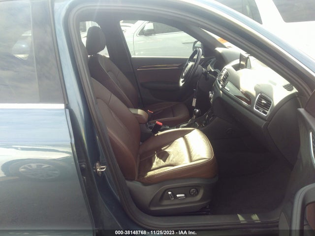 WA1JCCFS8HR002327 Audi Q3 2.0t Premium