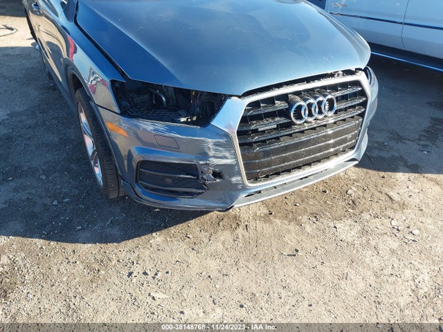 WA1JCCFS8HR002327 Audi Q3 2.0t Premium