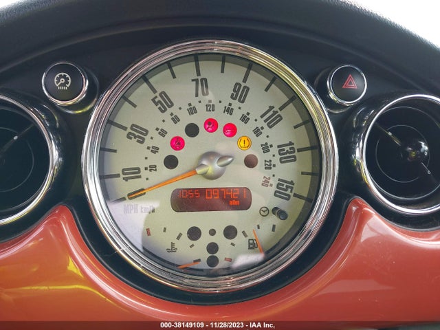 2005 MINI COOPER S WMWRH33465TF83339 Photo 6