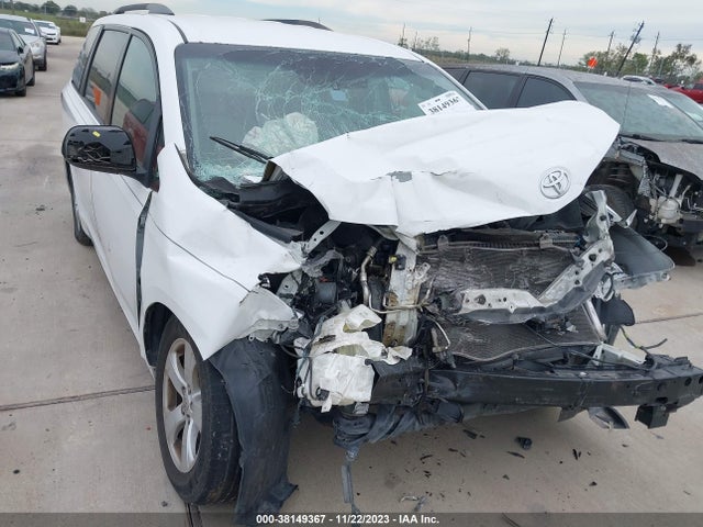 2017 TOYOTA SIENNA LE 8 PASSENGER VIN: 5TDKZ3DC7HS840886