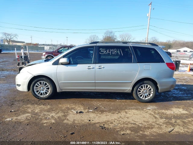 2008 TOYOTA SIENNA XLE VIN: 5TDZK22C28S102235