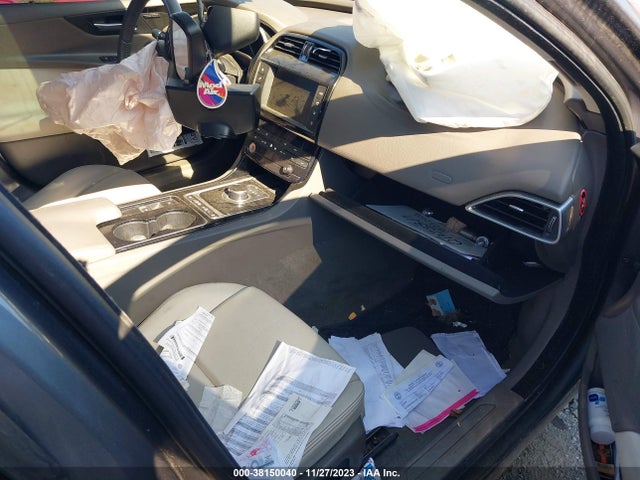 2017 JAGUAR XE SAJAD4BV6HA973531 Photo 4